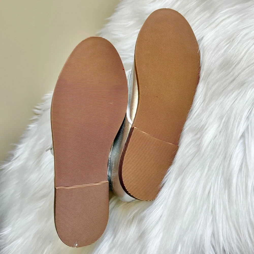 NWT Gap Silver Shoes - Picture 6 of 7